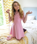 sabrinacarpenter-daily_281729.jpg