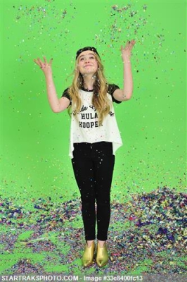 sabrinacarpenter-daily_2812629.jpg