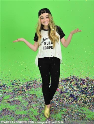 sabrinacarpenter-daily_2812929.jpg