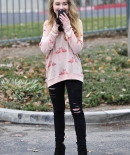 sabrinacarpenter-daily_281729.JPG