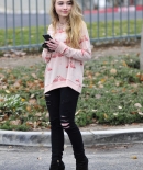 sabrinacarpenter-daily_281929.JPG