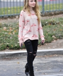 sabrinacarpenter-daily_28229.JPG