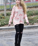 sabrinacarpenter-daily_28529.JPG