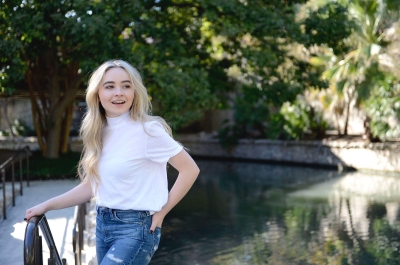 sabrinacarpenter-daily_28929.jpg