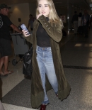 sabrinacarpenter-daily_285329.JPG