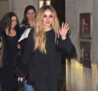 sabrinacarpenter-daily_28329.jpg