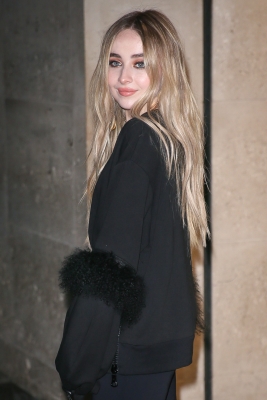 sabrinacarpenter-daily_284729.jpg