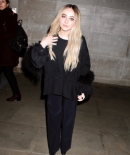 sabrinacarpenter-daily_282129.jpg