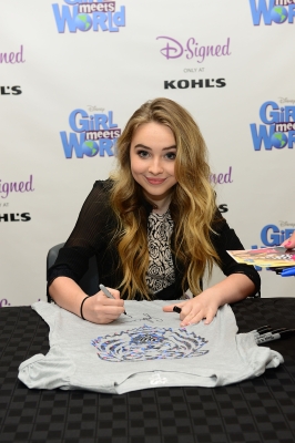 sabrinacarpenter-daily_28429.jpg