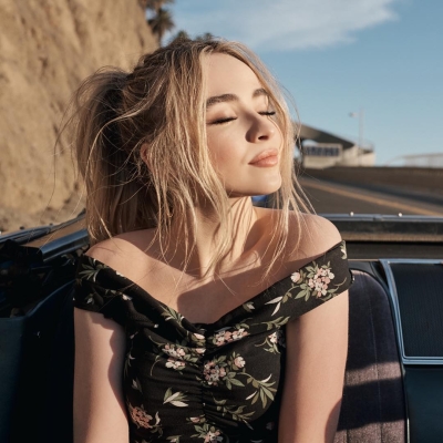 sabrinacarpenter-daily_28100429.jpg