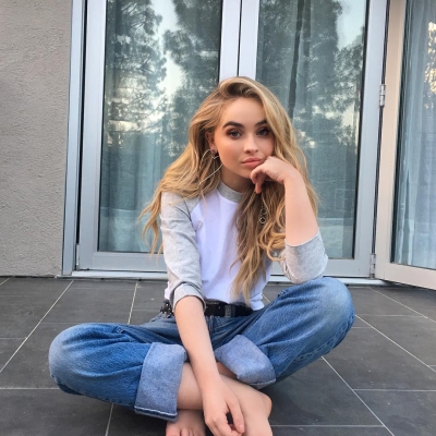 sabrinacarpenter-daily_28100629.jpg