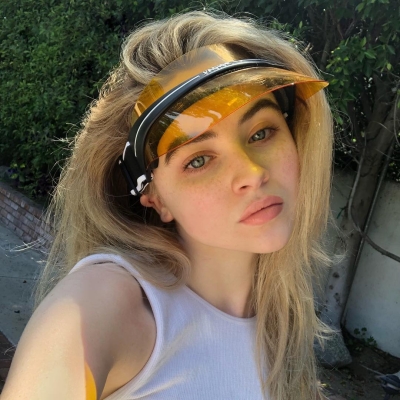 sabrinacarpenter-daily_28102029.jpg