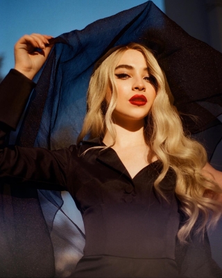 sabrinacarpenter-daily_28103729.jpg