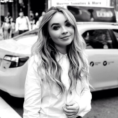 sabrinacarpenter-daily_2824229.jpg