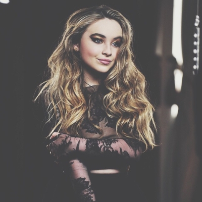 sabrinacarpenter-daily_2840629.jpg