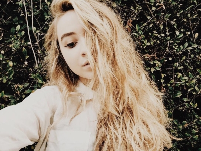 sabrinacarpenter-daily_2845829.jpg