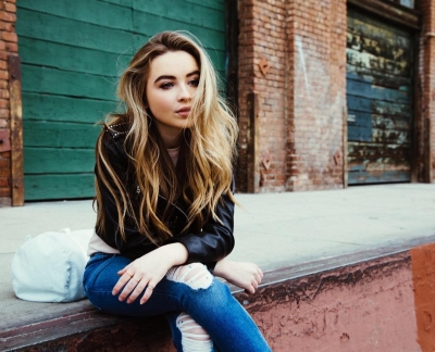 sabrinacarpenter-daily_2856029.jpg