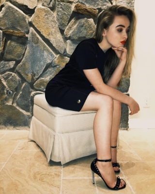 sabrinacarpenter-daily_2860429.jpg