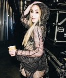 sabrinacarpenter-daily_28102129.jpg