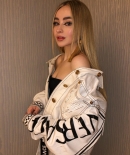 sabrinacarpenter-daily_28111629.jpg