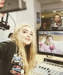 sabrinacarpenter-daily_2879629.jpg