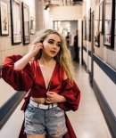 sabrinacarpenter-daily_2881629.jpg