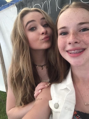 sabrinacarpenter-daily_28260329.jpg