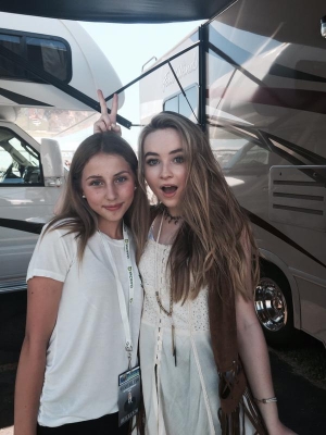 sabrinacarpenter-daily_28261729.jpg