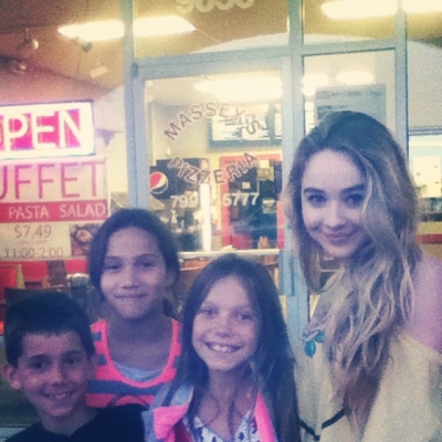 sabrinacarpenter-daily_28290629.jpg