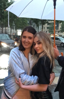 sabrinacarpenter-daily_2861029.jpg