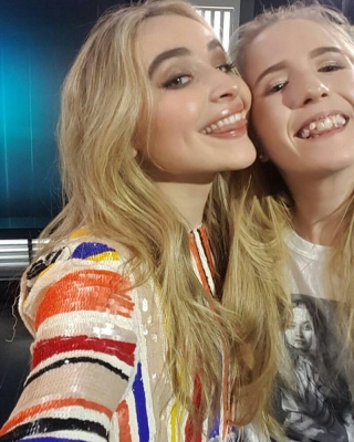 sabrinacarpenter-daily_2873229.jpg