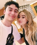 sabrinacarpenter-daily_2823229.jpg