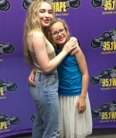 sabrinacarpenter-daily_2894329.jpg