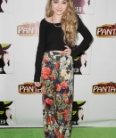 sabrinacarpenter-daily_282429.jpg