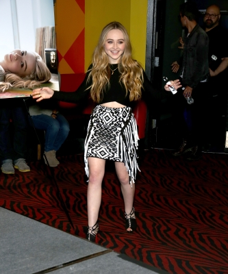 sabrinacarpenter-daily_281429.jpg