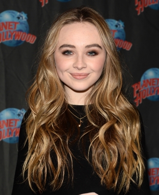 sabrinacarpenter-daily_285429.jpg