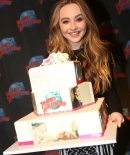 sabrinacarpenter-daily_281029.jpg