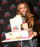 sabrinacarpenter-daily_281329.jpg