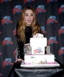 sabrinacarpenter-daily_282429.jpg