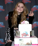 sabrinacarpenter-daily_282729.jpg