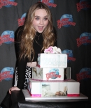 sabrinacarpenter-daily_284429.jpg