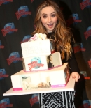 sabrinacarpenter-daily_28929.jpg