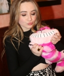 sabrinacarpenter-daily_281429.jpg