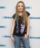 sabrinacarpenter-daily_28329.jpg