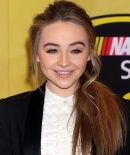 sabrinacarpenter-daily_281429.jpg