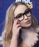 sabrinacarpenter-daily_28229.jpg