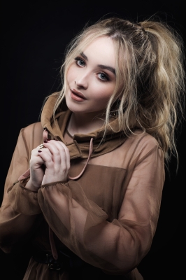 sabrinacarpenter-daily_28229.jpg