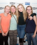 sabrinacarpenter-daily_282729.jpg