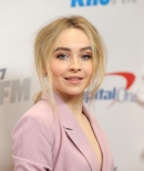 sabrinacarpenter-daily_28129.jpg