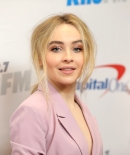 sabrinacarpenter-daily_28329.jpg